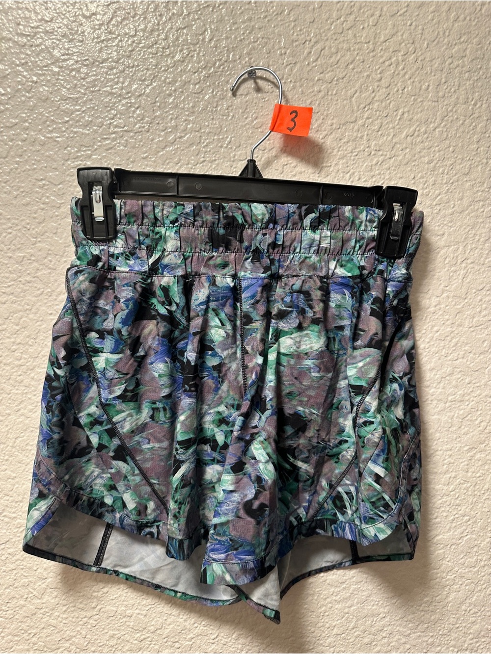 Lululemon track that shorts size 4